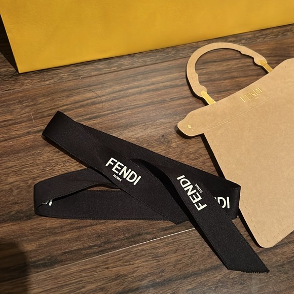 Authentic Fendi shopping bag - Picture 4 of 4
